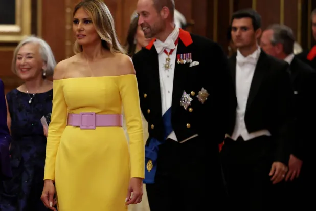 السيدة الأولى الأميركية ميلانيا ترمب تحضر مأدبة رسمية في قلعة وندسور بالمملكة المتحدة (أ.ف.ب)