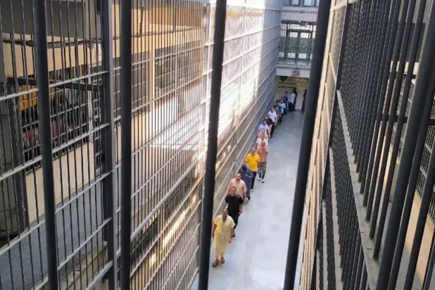 سجناء في معتقل معيتيقة بالعاصمة طرابلس (المنظمة الوطنية لحقوق الإنسان)