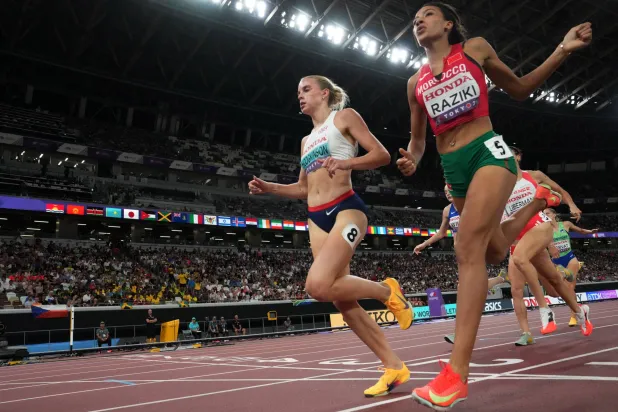 آسية رزيقي وكيلي هودجكينسون (رويترز)