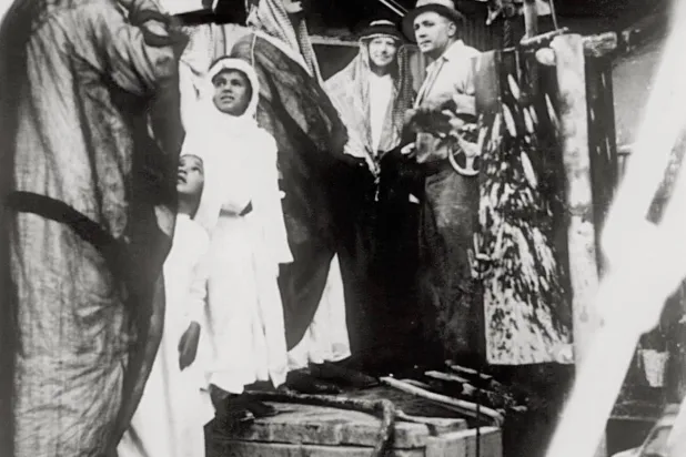 الملك عبد العزيز بن عبد الرحمن خلال تدشينه أحد المشروعات (واس)