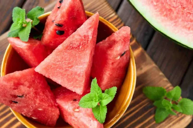 يُساعد تناول البطيخ بانتظام على تعزيز صحة الشرايين (جامعة ييل)
