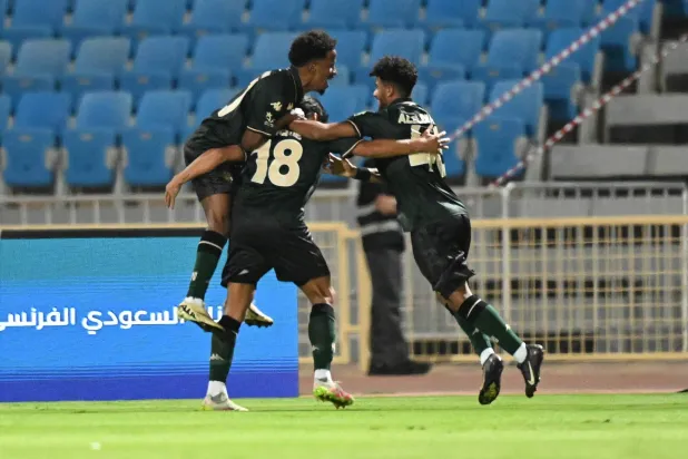 لاعبو الخلود يحتفلون بهدف الفوز (تصوير: بشير صالح)