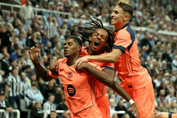 راشفورد محتفلا بالهدف الأول (إ.ب.أ)