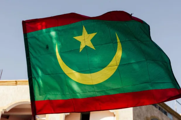 العلم الموريتاني يرفرف في نواكشوط (أ.ف.ب)