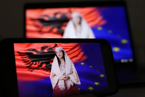 الوزيرة الافتراضية مولّدة بالذكاء الاصطناعي (إ.ب.أ)