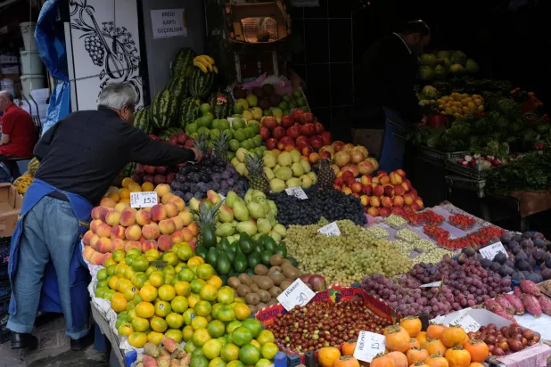 الخضراوات الطازجة والمجمدة متقاربة من حيث القيمة الغذائية (رويترز)