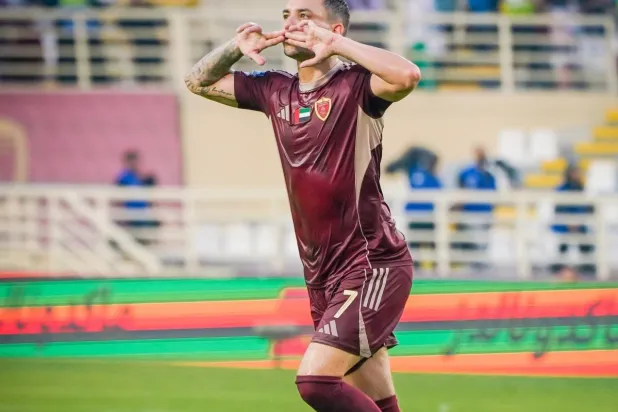 كايو محتفلاً بهدفه (نادي الوحدة)