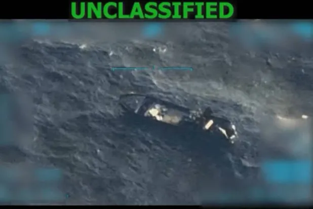 لقطة من فيديو نشره ترمب على منصته في 15 سبتمبر  لغارة على قارب قال إنه يقل مهربي مخدرات في البحر الكاريبي (ا.ف.ب)