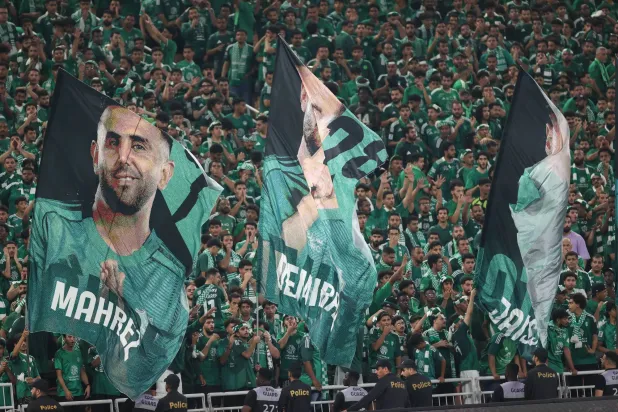 جماهير الأهلي خلال مساندة فريقها أمام الهلال (تصوير: علي خمج)