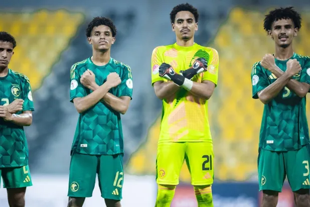 لاعبو الأخضر يحتفلون بعد نهاية المباراة (المنتخب السعودي)