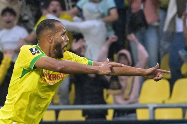 العربي يحتفل بهدفه في رين (أ.ف.ب)