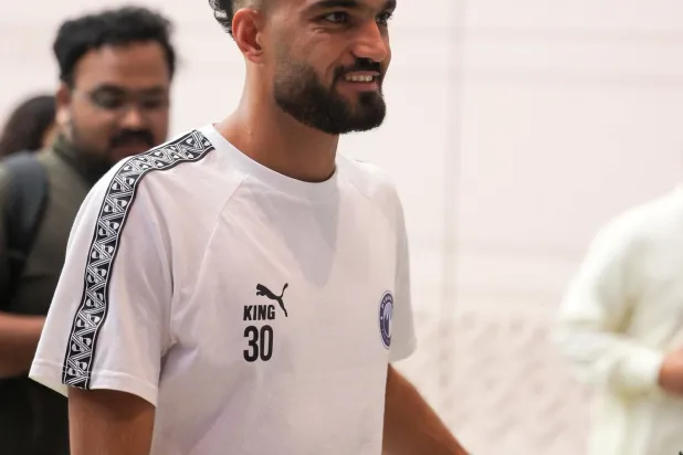 زيكو لاعب بيراميدز لدى وصوله برفقة البعثة إلى جدة (نادي بيراميدز)