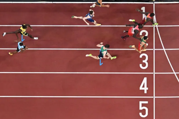 ولد وانيونيي عام 2004 في قرية شمال غربي نيروبي ونشأ في فقر مدقع (أ.ف.ب)