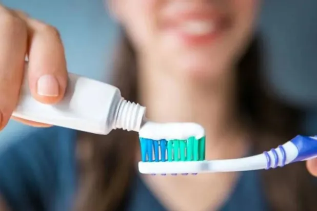 عدم تنظيف أسنانك بالفرشاة قد يزيد خطر إصابتك بسرطان البنكرياس (أ.ف.ب)