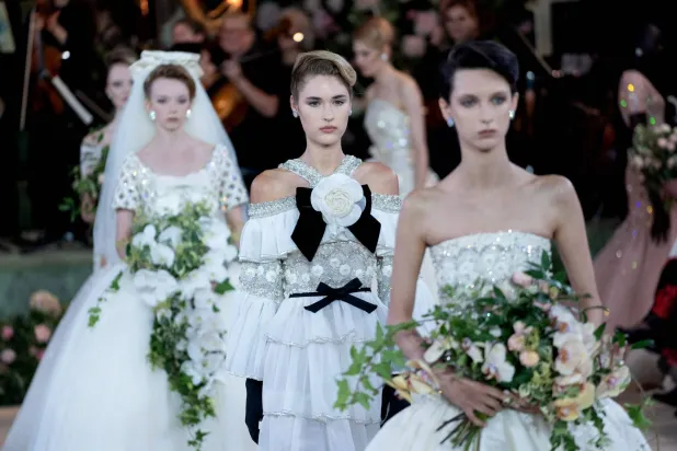 فساتين الأعراس والعرائس أصبحت جزءاً مهماً في عروضه وبدأت أول مرة بطلب من المرأة العربية (أ.ف.ب)