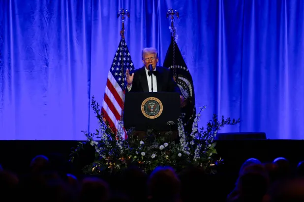 الرئيس الأميركي يلقي كلمة خلال حفل عشاء في فرجينيا يوم 20 سبتمبر (رويترز)