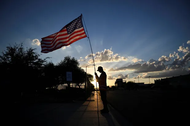 جانب من الاستعدادات لمراسم تأبين كيرك في أريزونا يوم 20 سبتمبر (رويترز)