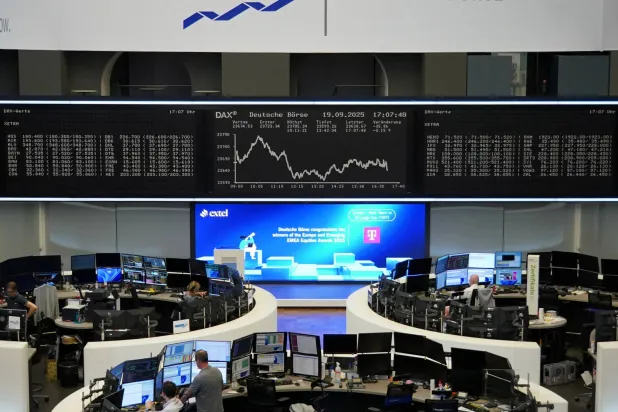 رسم بياني لمؤشر الأسهم الألماني «داكس» في بورصة فرانكفورت (رويترز)