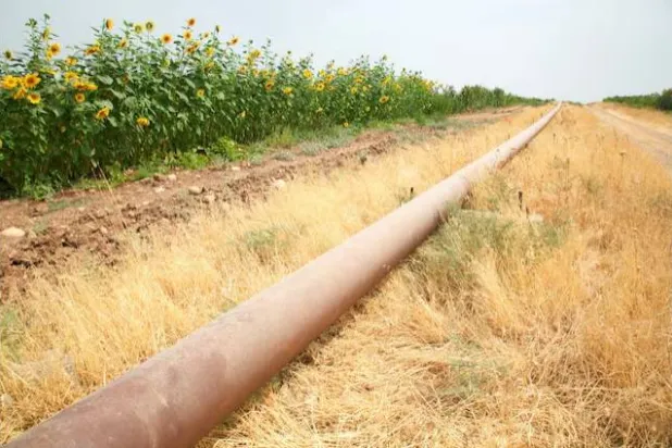 خط أنابيب نفط بين العراق وتركيا في محافظة دهوك بكردستان العراق (رويترز)