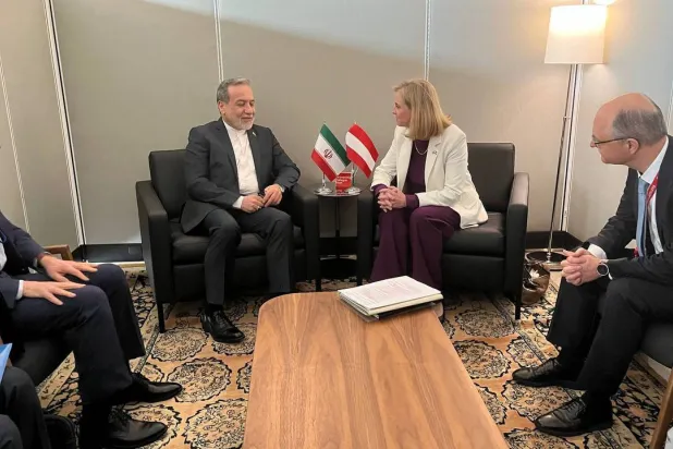  عراقجي يلتقي نظيرته النمساوية بياتي مينل ريزينغر على هامش أعمال الجمعية العامة في نيويورك الاثنين (الخارجية الإيرانية)