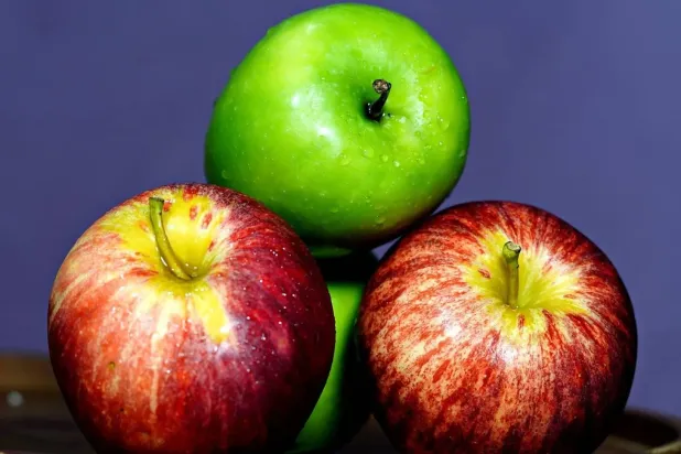 Elma, sağlık için en faydalı meyvelerden biri olarak kabul edilir (Pixabay)