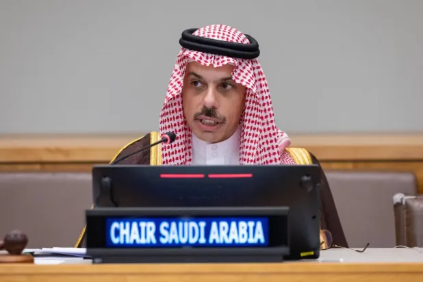 Prens Faysal bin Ferhan, New York'taki diyalog oturumunun açılışında konuşuyor (Suudi Arabistan Dışişleri Bakanlığı)