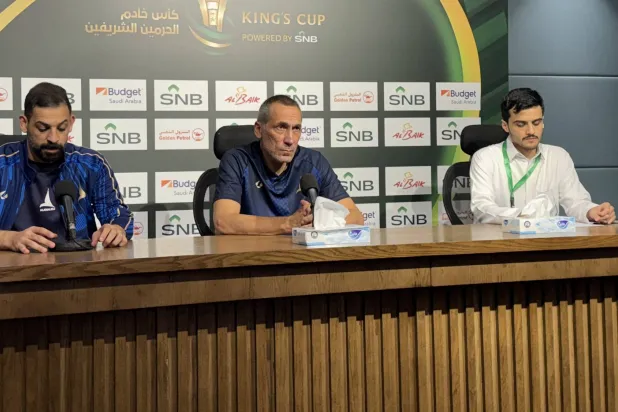 دونيس في المؤتمر الصحافي بعد المباراة (الشرق الأوسط)