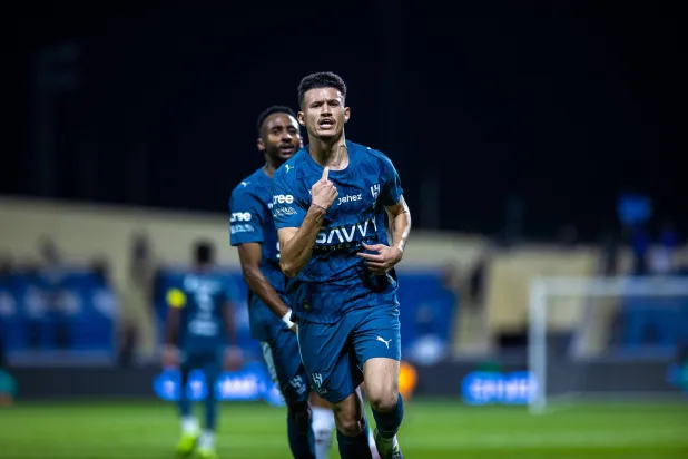 الحمدان محتفلاً بهدفه في شباك العدالة (تصوير: عيسى الدبيسي)