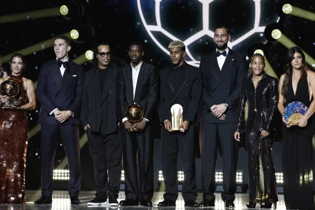 الأبطال الفائزون لهذا العام وأناقة بلا حدود (رويترز)