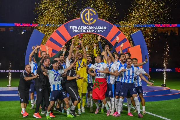 بيراميدز المصري لحظة تتويجه باللقب القاري (تصوير: علي خمج) 