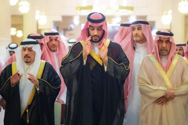 Suudi Arabistan Veliaht Prensi, Krallığın Büyük Müftüsünün cenaze namazını kıldırdı (SPA)