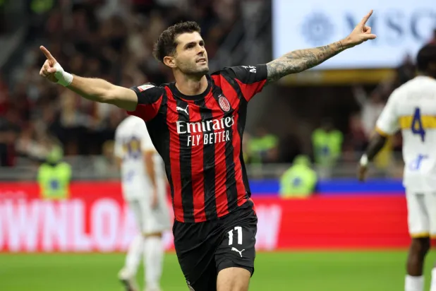 كريستيان بوليسيتش يحتفل بهدفه في ليتشي (إ.ب.أ)