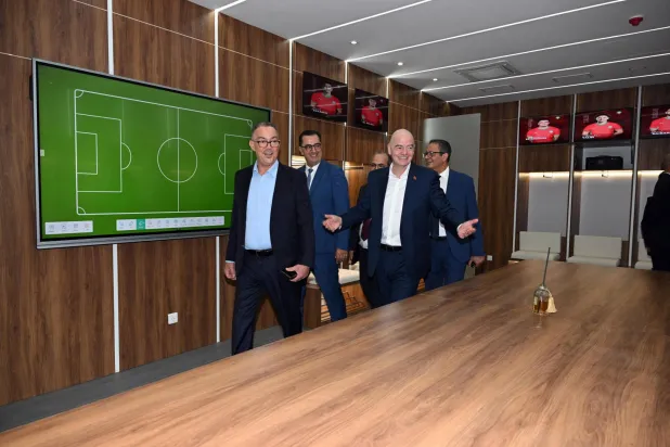 إنفانتينو حضر الاجتماع لمناقشة توسيع المشاركة في المونديال إلى 64 منتخباً (أ.ف.ب)