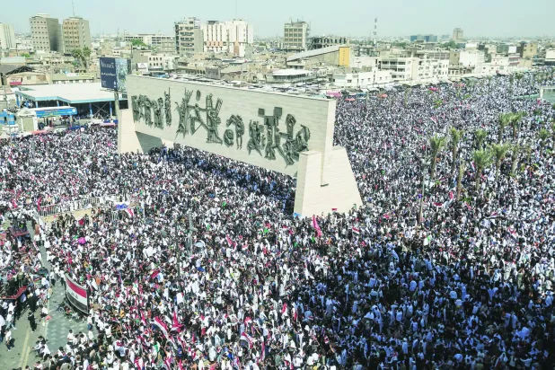 الصدر يربك التحالف الحاكم قبل انتخابات حاسمة