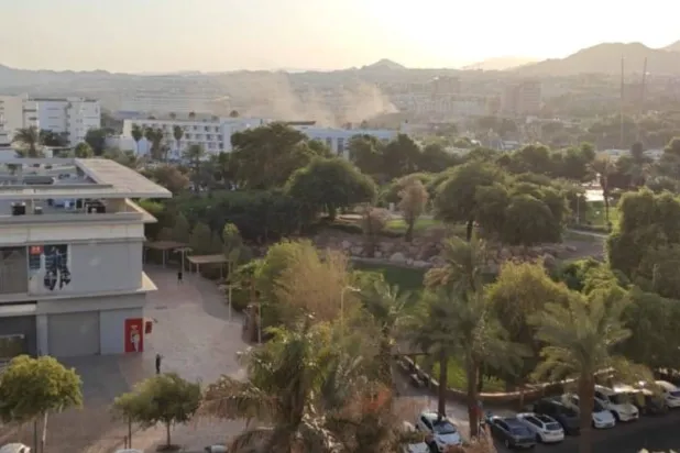 19 جريحاً جراء سقوط مسيرة أطلقت من اليمن في إيلات (فيديو)