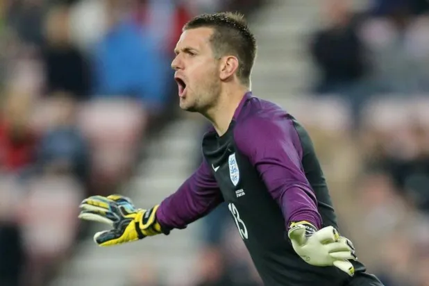 المخضرم توم هيتون حارس مرمى مانشستر يونايتد الإنجليزي (رويترز)