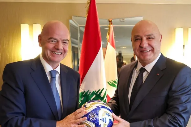 الرئيس اللبناني العماد جوزيف عون لدى استقباله إنفانتينو (الاتحاد اللبناني لكرة القدم)