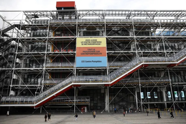 يُغلق أبوابه ويترك خلفه ذاكرة ملايين الزوار (إ.ب.أ)