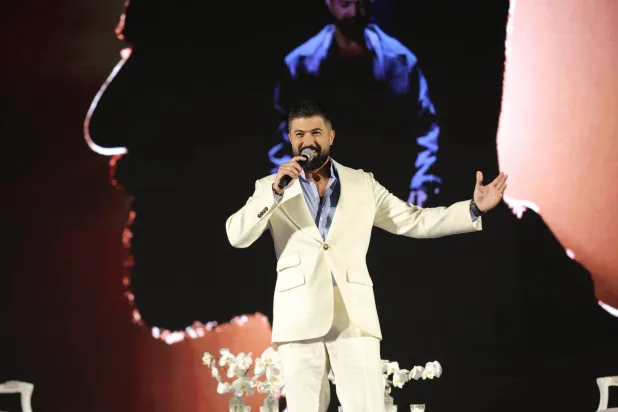 سيف نبيل يُطلّ من بيروت بـ«المجموعة»... ولادة فنّية جديدة (تشانل إم إي)