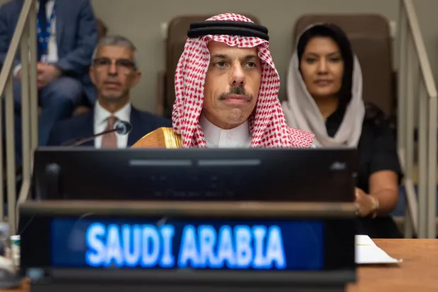 الأمير فيصل بن فرحان مترئساً الاجتماع الوزاري لـ«تحالف تنفيذ حل الدولتين» في نيويورك الأربعاء (الخارجية السعودية)