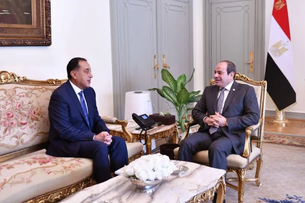 الرئيس المصري عبد الفتاح السيسي خلال لقاء رئيس الوزراء مصطفى مدبولي الخميس (الرئاسة المصرية)