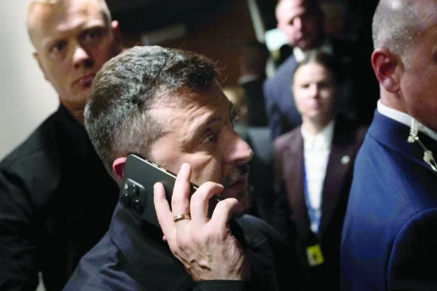 الرئيس الأوكراني فولوديمير زيلينسكي متوجهاً إلى اجتماع في مقر الأمم المتحدة بنيويورك (أ.ف.ب)