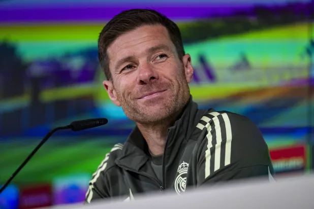 الإسباني شابي ألونسو مدرب ريال مدريد (د.ب.أ)