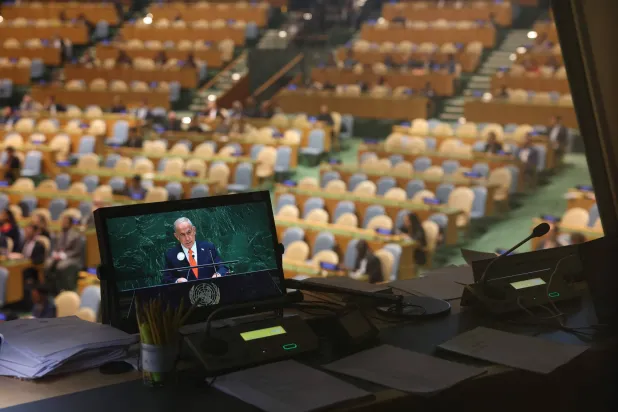 خلال كلمة رئيس الوزراء الإسرائيلي بنيامين نتنياهو أمام الجمعية العامة للأمم المتحدة (أ.ف.ب)