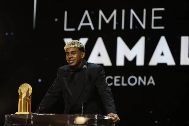 لامين يامال وجائزة أفضل لاعب شاب (إ.ب.أ)