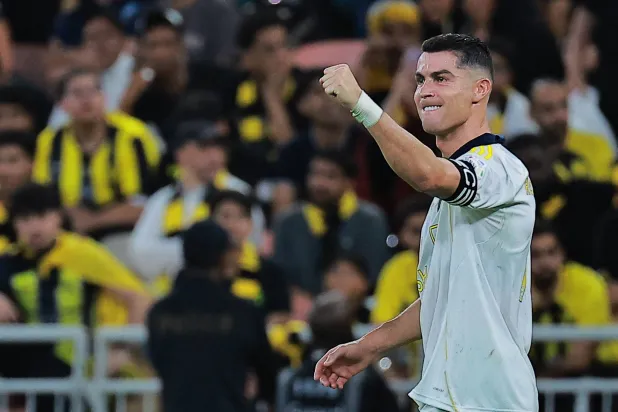 رونالدو محتفلا بالفوز في الكلاسيكو (رويترز)