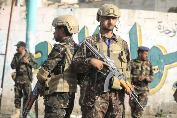 الحوثيون شددوا الأمن واختطفوا عشرات النشطاء في عدة محافظات يمنية (إ.ب.أ)