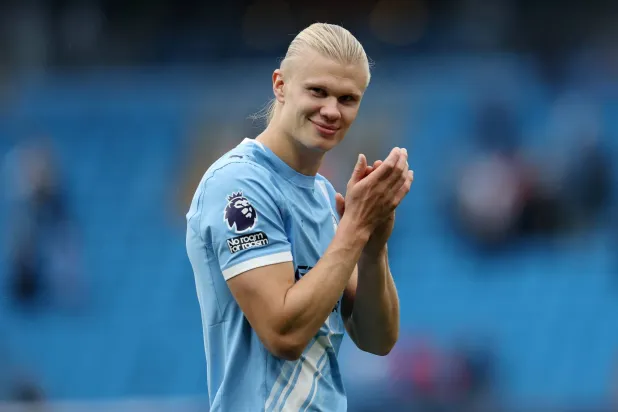 القناص النرويجي الدولي إيرلينغ هالاند (رويترز)