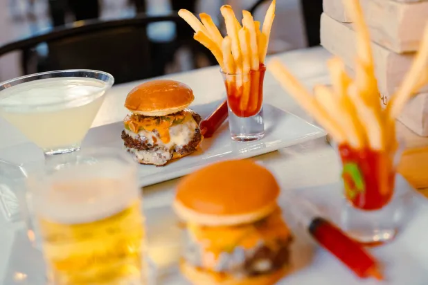 عقار «أوزيمبيك» يقلص حجم الأطباق في المطاعم