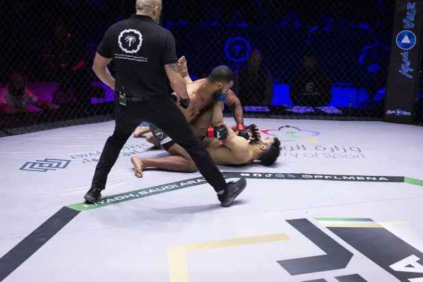 الأقرع أقصى منافسه جلال بالضربة القاضية (الشرق الأوسط)